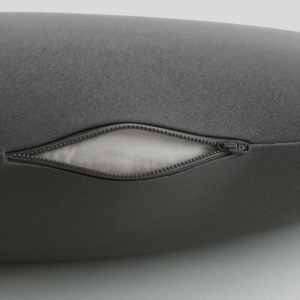 Pillow zipper and insert detail