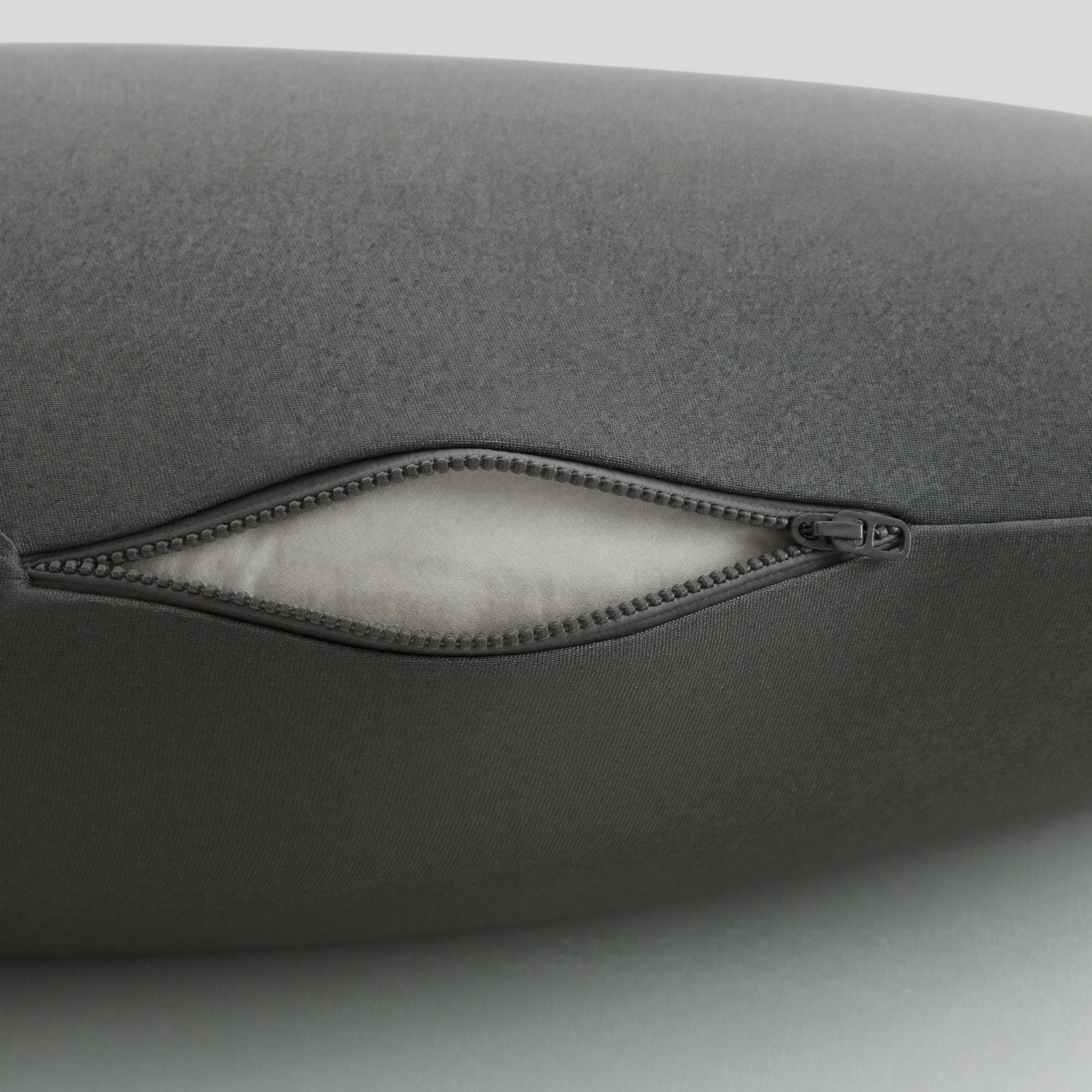 Pillow zipper and insert detail
